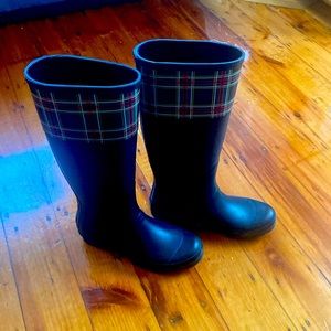 Barely worn London Fog rain boots, still in great condition.